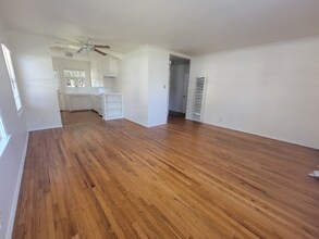 13642 Leadwell St in Los Angeles, CA - Building Photo - Building Photo