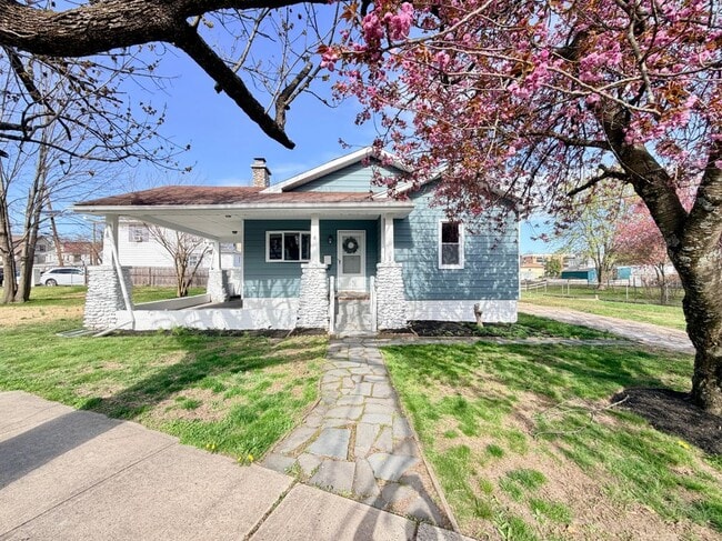 8 Joan Terrace in Hamilton Township, NJ - Building Photo - Building Photo