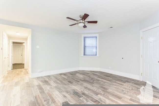 2922 W Logan Blvd, Unit 2922-G in Chicago, IL - Building Photo - Building Photo