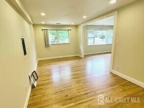 18 Stockton Rd in Kendall Park, NJ - Building Photo - Building Photo
