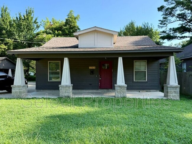 716 W Huntington Ave