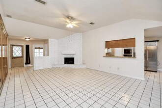 15015 Ringfield Dr in Houston, TX - Building Photo - Building Photo