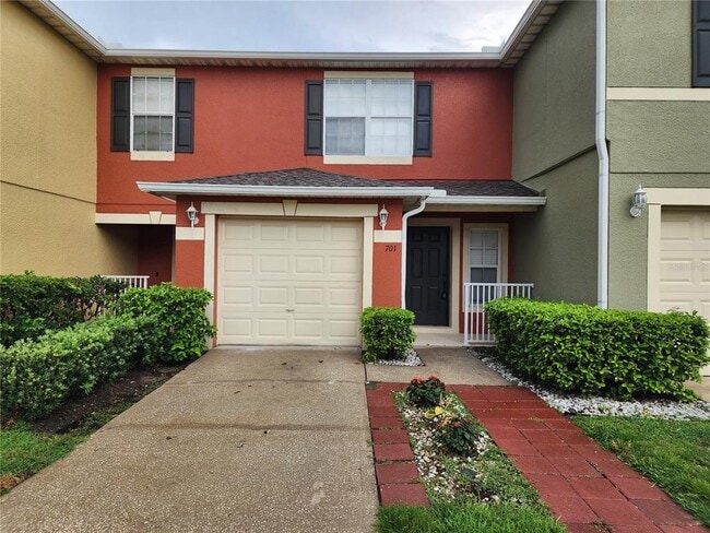 701 Cresting Oak Cir