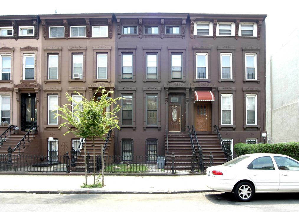 536A Monroe St in Brooklyn, NY - Foto de edificio