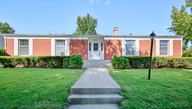 3201 Fawn Hill Ct in Urbana, IL - Building Photo - Building Photo