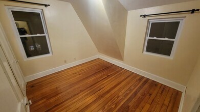 77 West St, Unit 77 LEFT in Greenfield, MA - Building Photo - Building Photo