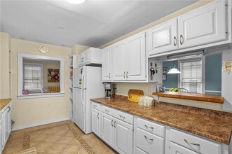 12 Hammond St in Newport, RI - Building Photo - Building Photo