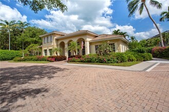 825 Bentwater Cir in Naples, FL - Building Photo - Building Photo