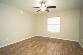 2956 Waterloo Rd in Pearland, TX - Building Photo - Building Photo