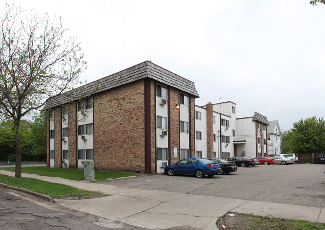 Hennepin Apartments in Minneapolis, MN - Building Photo - Building Photo