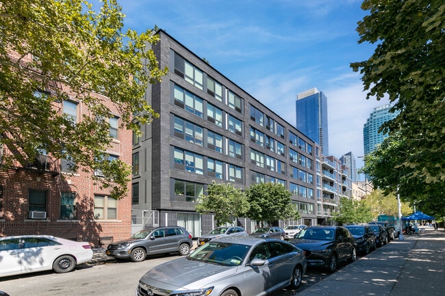 One Murray Park in Long Island City, NY - Foto de edificio - Building Photo
