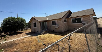 21895 Rd 192 in Lindsay, CA - Building Photo - Building Photo