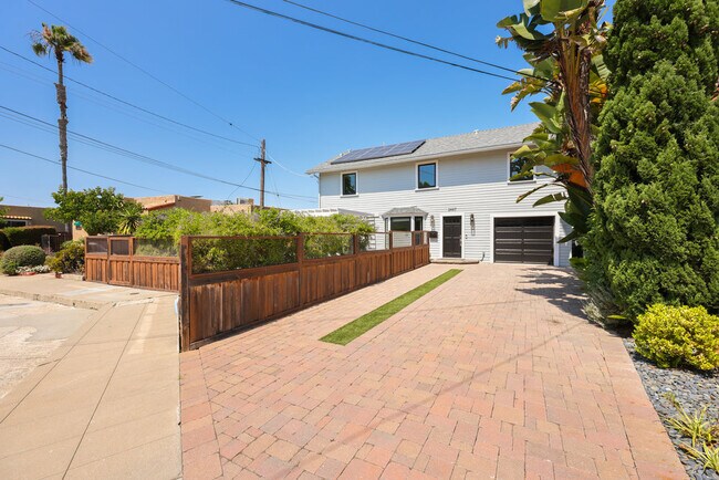 3447 Goldfinch St in San Diego, CA - Building Photo - Building Photo