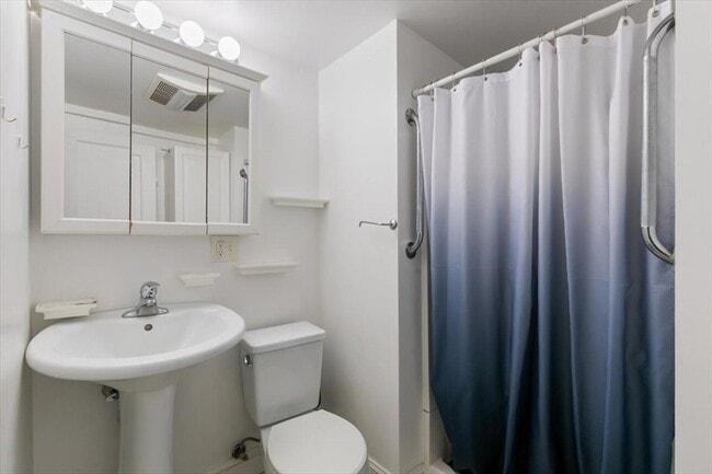 20 Claflin Rd, Unit A in Brookline, MA - Building Photo - Building Photo