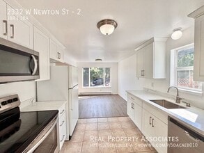 2332 W Newton St-Unit -2 in Seattle, WA - Building Photo - Building Photo