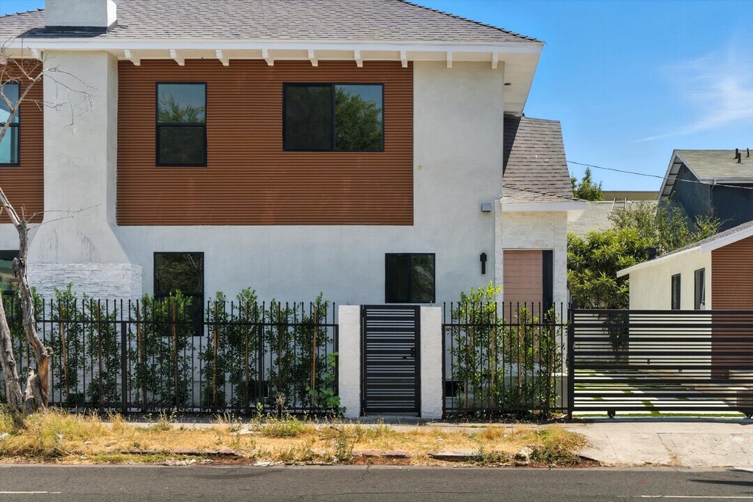 1172 N Wilton Pl, Unit 1172 in Los Angeles, CA - Foto de edificio