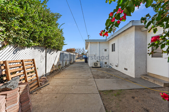 1530 N Clifford Ave in Rialto, CA - Building Photo - Building Photo