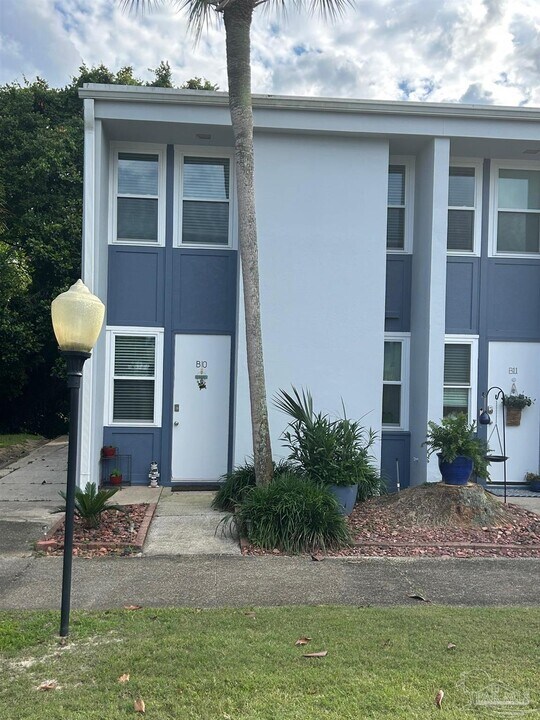 201 Pensacola Beach Rd in Gulf Breeze, FL - Building Photo