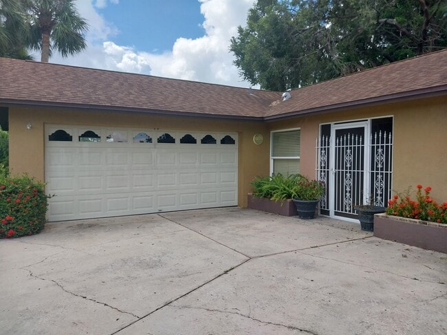3962 Basswood Dr in Sarasota, FL - Building Photo - Building Photo