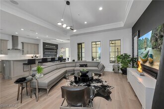 16653 Toscana Cir in Naples, FL - Foto de edificio - Building Photo