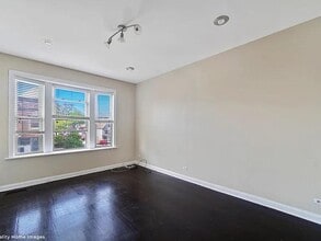 2701 W 24th Pl in Chicago, IL - Foto de edificio - Building Photo