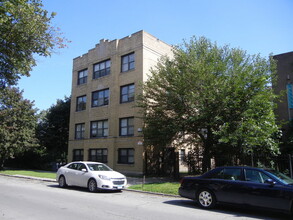 8209 S Ellis Ave in Chicago, IL - Building Photo - Building Photo