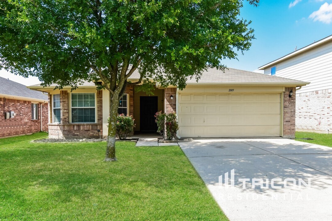 2005 Natchez Dr in Forney, TX - Building Photo