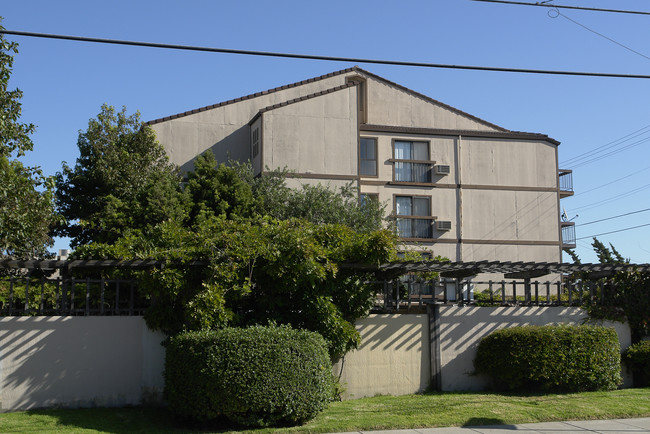 2011-2031 Market Ave in San Pablo, CA - Foto de edificio - Building Photo