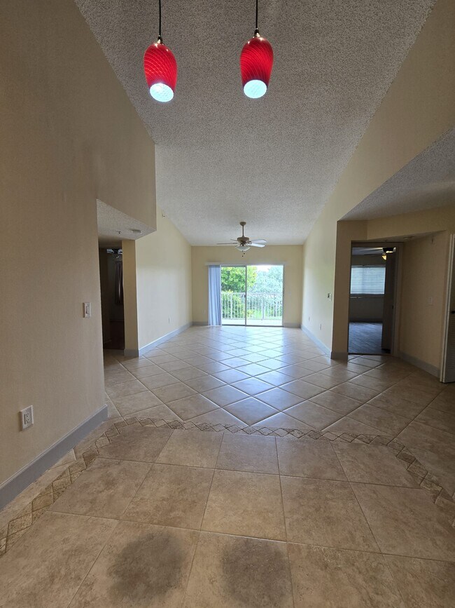 5025 Wiles Rd in Coconut Creek, FL - Building Photo - Building Photo