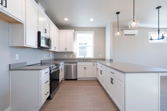 15845 SE Washington Ct in Portland, OR - Foto de edificio - Building Photo