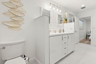 921 SE 13th Ct in Deerfield Beach, FL - Building Photo - Building Photo