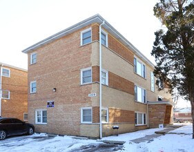 1209 E Roosevelt Rd in Wheaton, IL - Building Photo - Building Photo