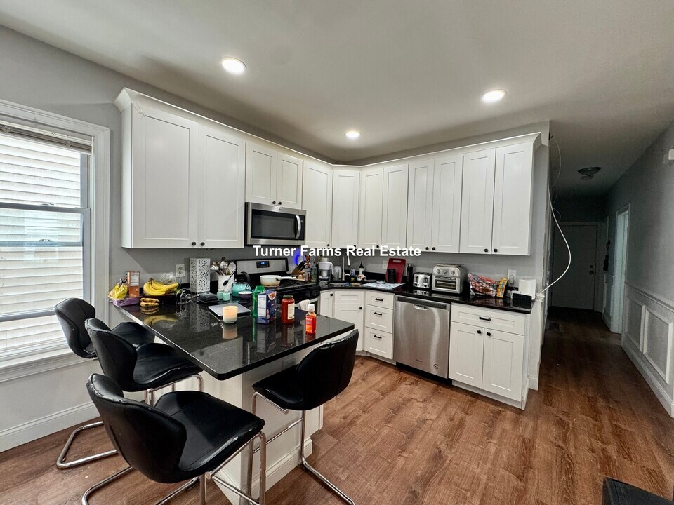 38 Crescent Ave, Unit 1 in Boston, MA - Building Photo