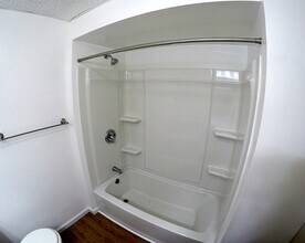 101 Parkway Ave, Unit Apt A in Eagle Lake, MN - Building Photo - Building Photo