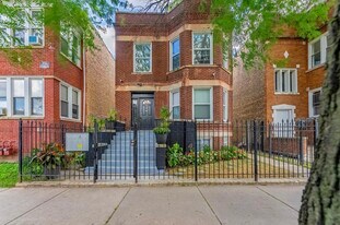 6241 S Troy St in Chicago, IL - Building Photo