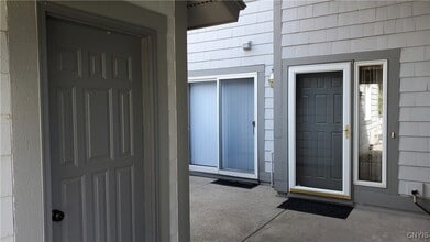 461 Summerhaven Dr N in East Syracuse, NY - Building Photo - Building Photo