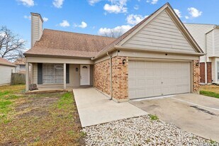 9135 Rue De Lis in San Antonio, TX - Building Photo