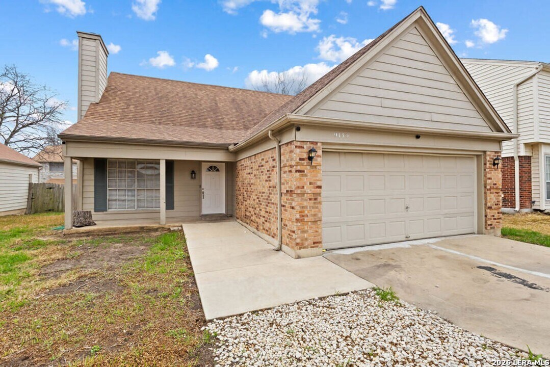 9135 Rue De Lis in San Antonio, TX - Building Photo