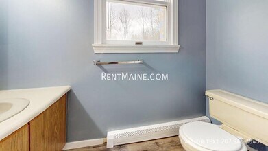 114 Main Rd S in Hampden, ME - Foto de edificio - Building Photo