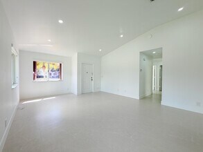 20841 NW 1st St in Pembroke Pines, FL - Building Photo - Building Photo