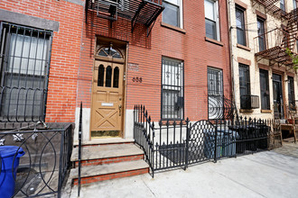 658 Henry St in Brooklyn, NY - Building Photo - Building Photo