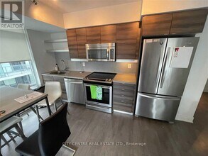 525 Adelaide St W in Toronto, ON - Building Photo - Building Photo