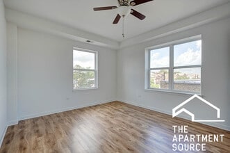 1545 W Glenlake Ave, Unit 2D in Chicago, IL - Building Photo - Building Photo