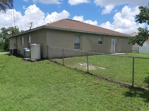 542 NE 7th Terrace in Cape Coral, FL - Building Photo - Building Photo