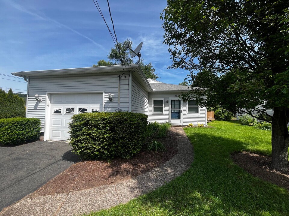 63 Columbus Ave in Bristol, CT - Building Photo