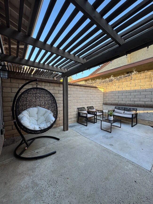 property at 2718 Nectarine Ave