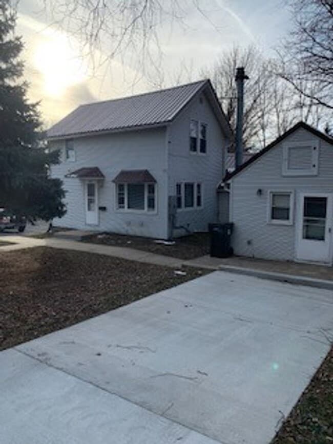 property at 1215 Walnut St