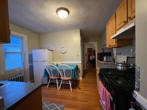 53 Germain Ave, Unit 1R in Quincy, MA - Foto de edificio - Building Photo