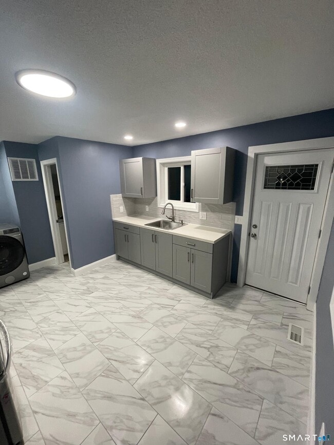 47 Merrimac St in Danbury, CT - Building Photo - Building Photo