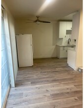 11833 Goshen Ave, Unit B in Los Angeles, CA - Building Photo - Building Photo